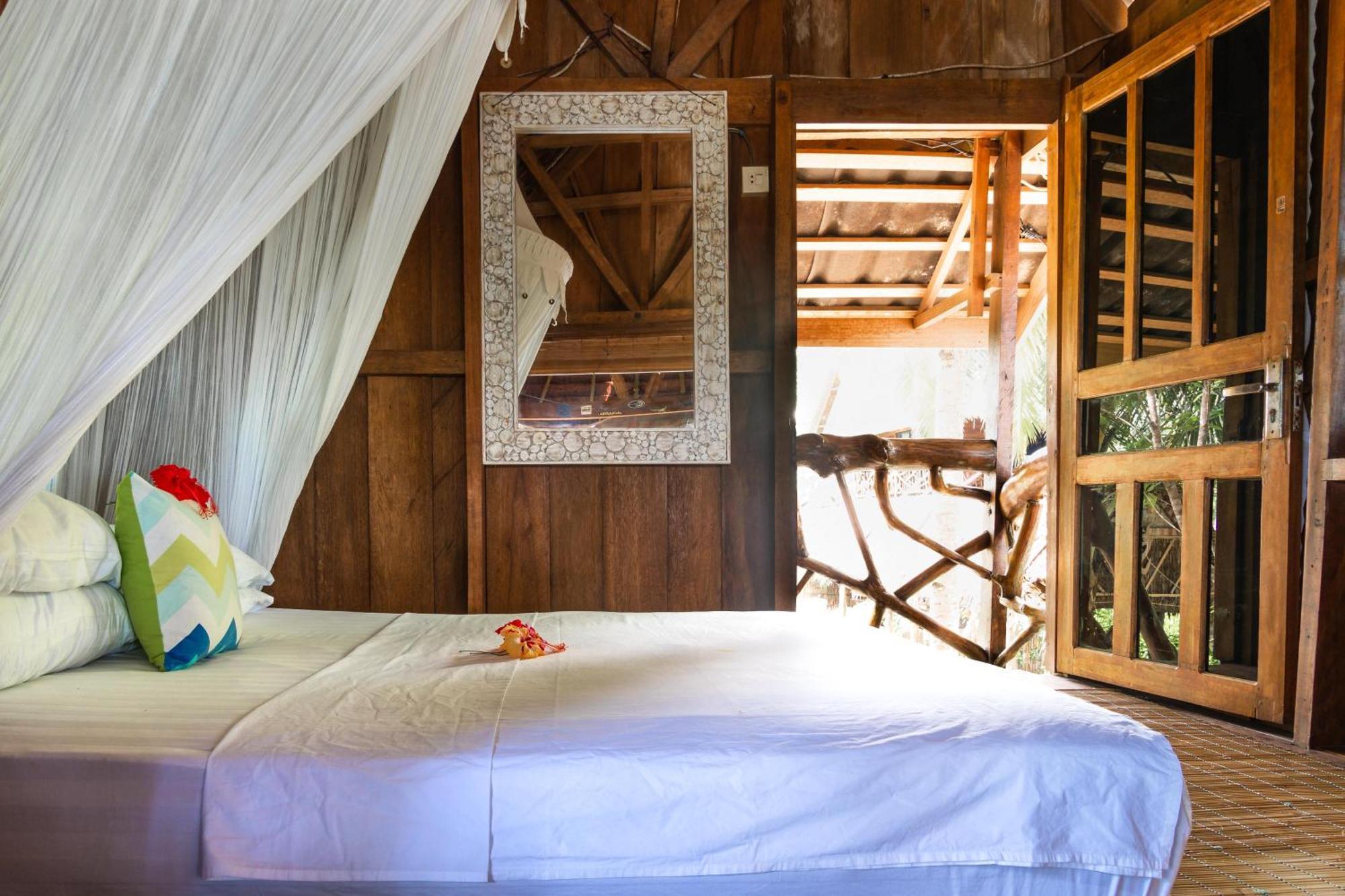 Hotel Mentawai Surf Camp Muarasiberut Exterior foto